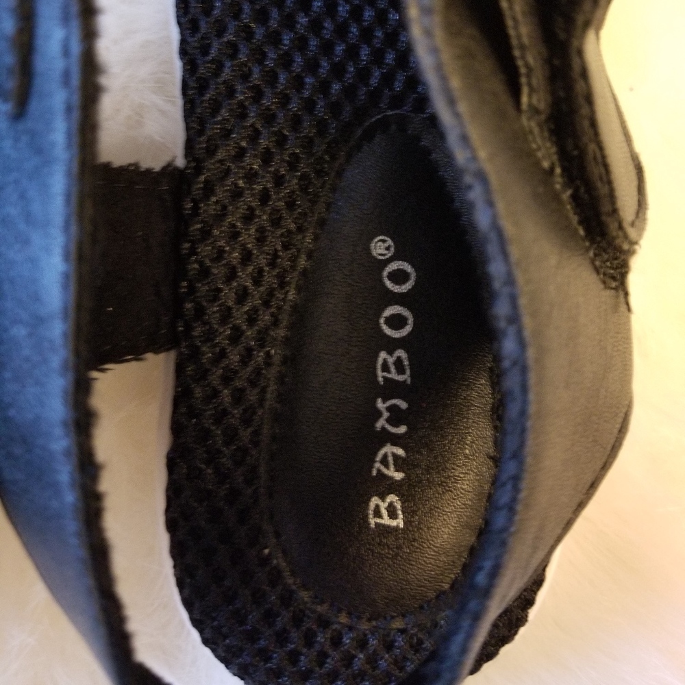 Bamboo Black Cushioned Sandals Snap Closure New - Picture 4 of 6